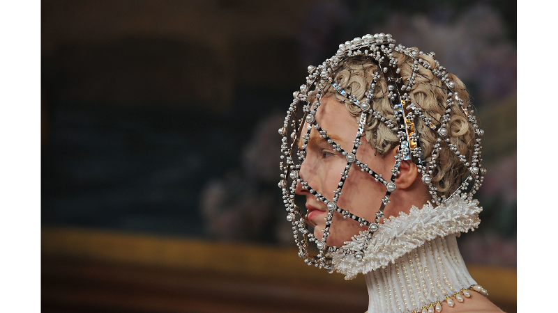 Illustration for article titled McQueen: A Breathtaking Elizabethan Dream for Royals Only